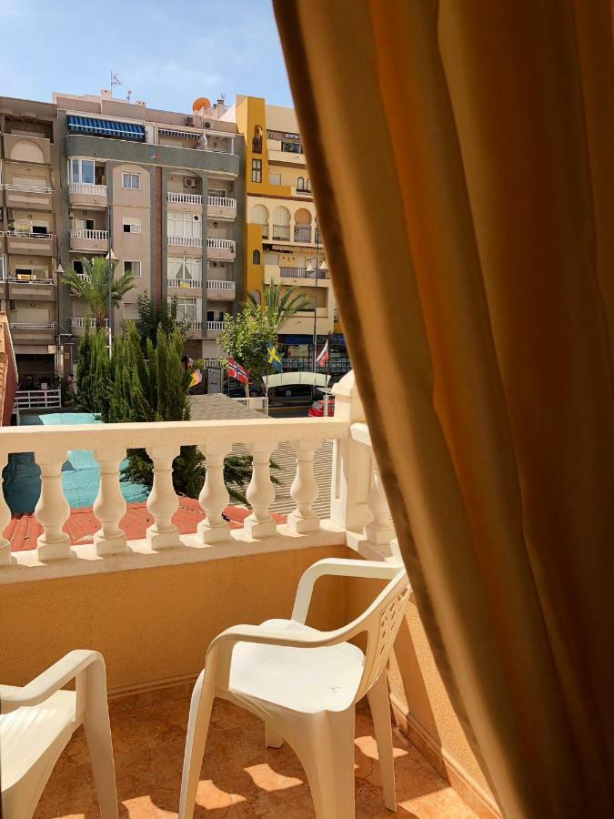 Sunny Appartment In The Center Torrevieja Exterior foto